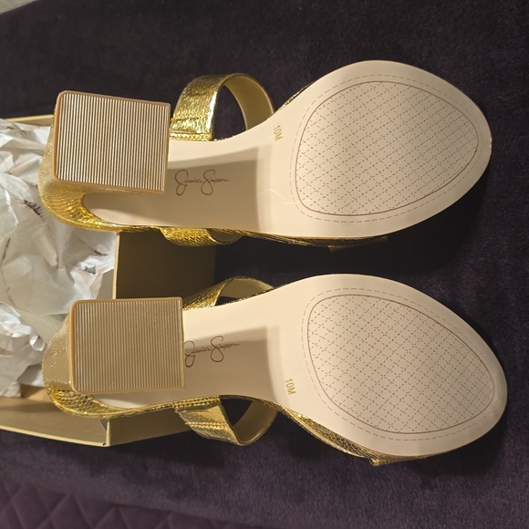 Heels - Picture 2 of 3